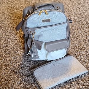 Itzy Ritzy Boss Backpack in Vanilla Latte